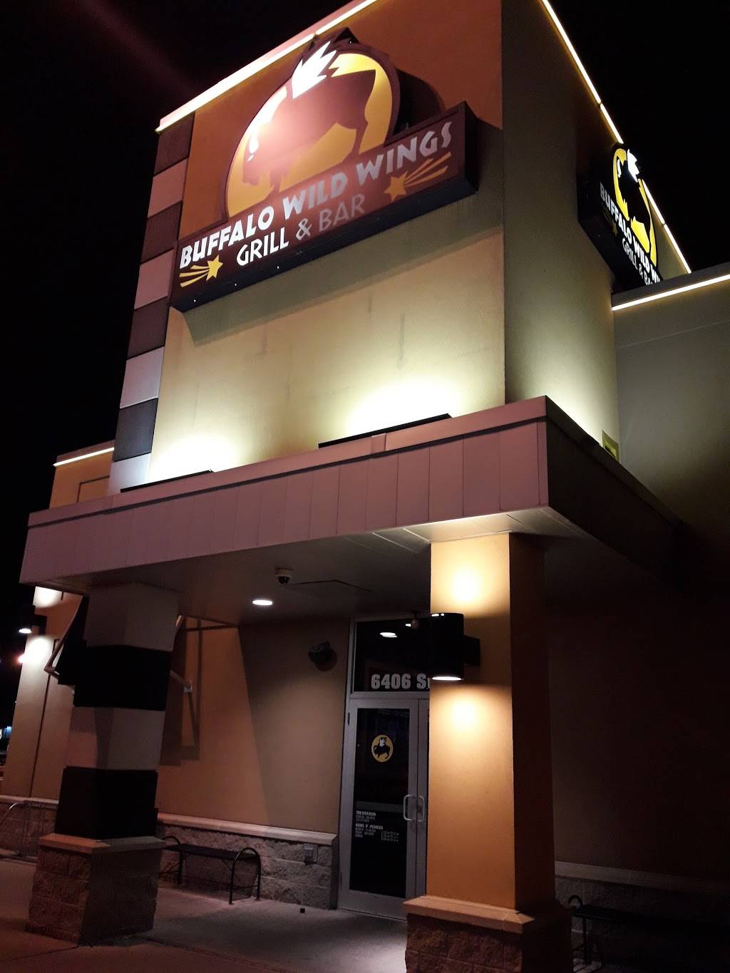 Buffalo Wild Wings | meal takeaway | 6406 University Ave, Cedar Falls, IA 50613, USA | 3195530029 OR +1 319-553-0029