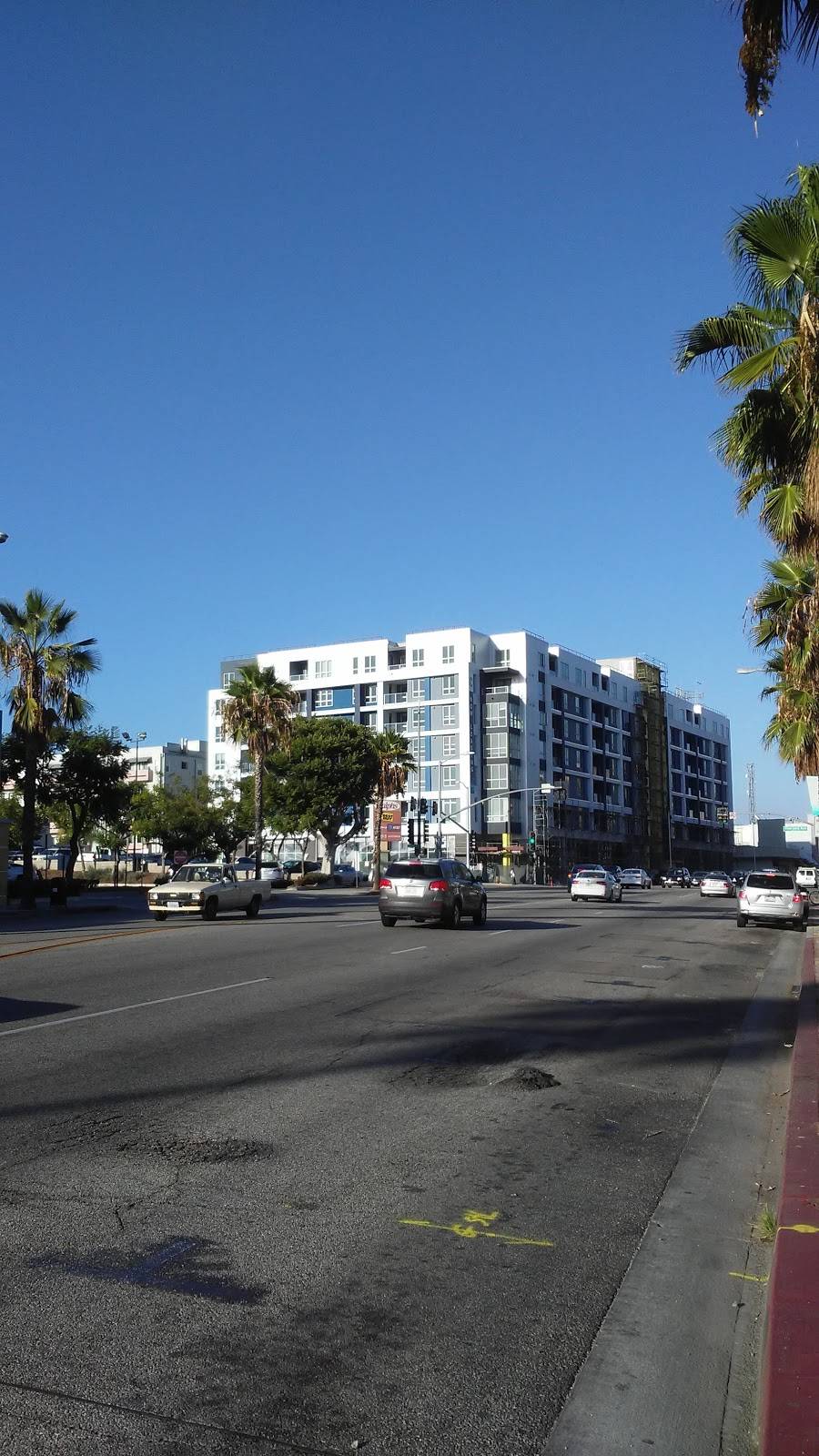 Culver Center | shopping mall | 3851 Overland Ave, Culver City, CA 90232, USA | 2135532200 OR +1 213-553-2200