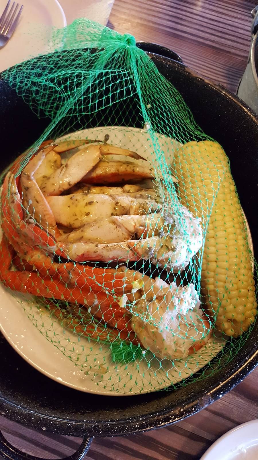 Joes Crab Shack | restaurant | 600 S Madison St, Wilmington, DE 19801, USA | 3027771803 OR +1 302-777-1803