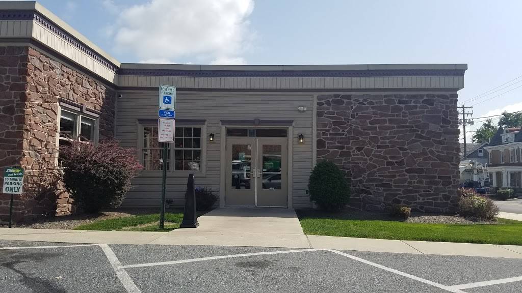Subway | restaurant | 135 N Market St, Elizabethtown, PA 17022, USA | 7173678585 OR +1 717-367-8585