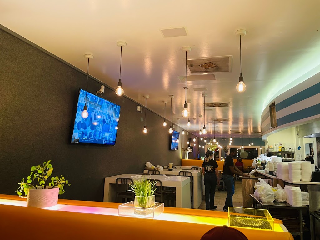 Fire Street Food | restaurant | 13 E Perry St, Savannah, GA 31401, USA | 9122347776 OR +1 912-234-7776