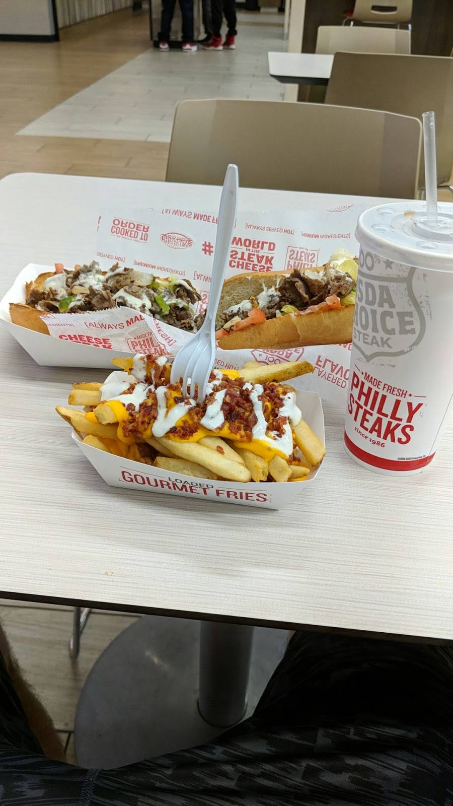 Charleys Philly Steaks | restaurant | 4600 International Gateway #24, Columbus, OH 43219, USA | 6142386615 OR +1 614-238-6615