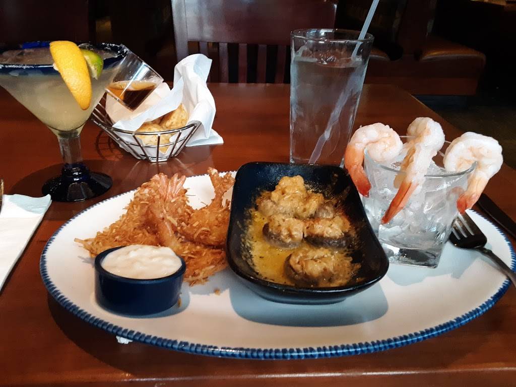 Red Lobster | restaurant | 810 S Wadsworth Blvd, Lakewood, CO 80226, USA | 3039365882 OR +1 303-936-5882