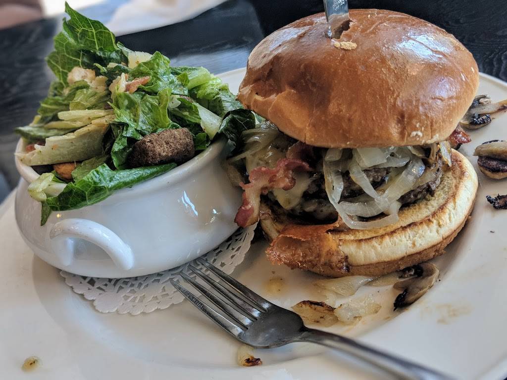 Home Plate Restaurant | restaurant | 955 Elgin St W, Cobourg, ON K9A 5J6, Canada | 9053727212 OR +1 905-372-7212