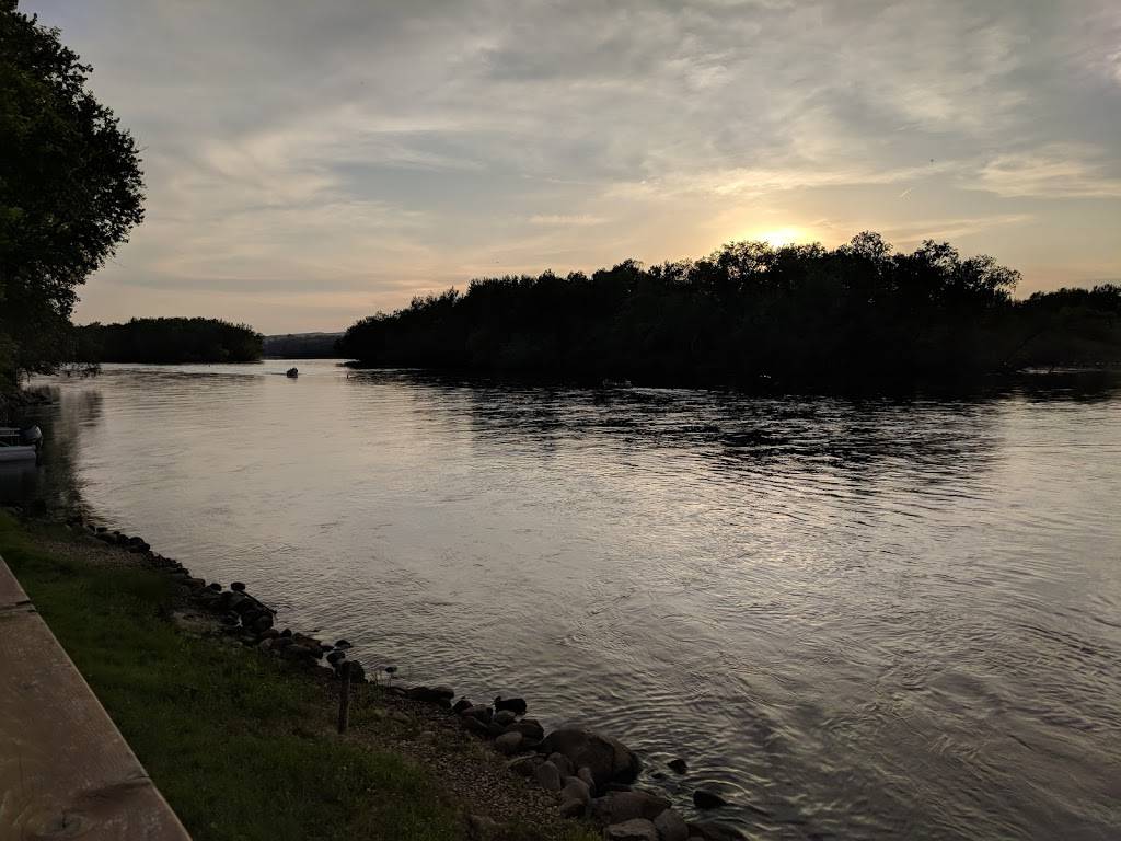 Hookers Resort | restaurant | W9370 Co Rd V, Poynette, WI 53955, USA | 6086357867 OR +1 608-635-7867