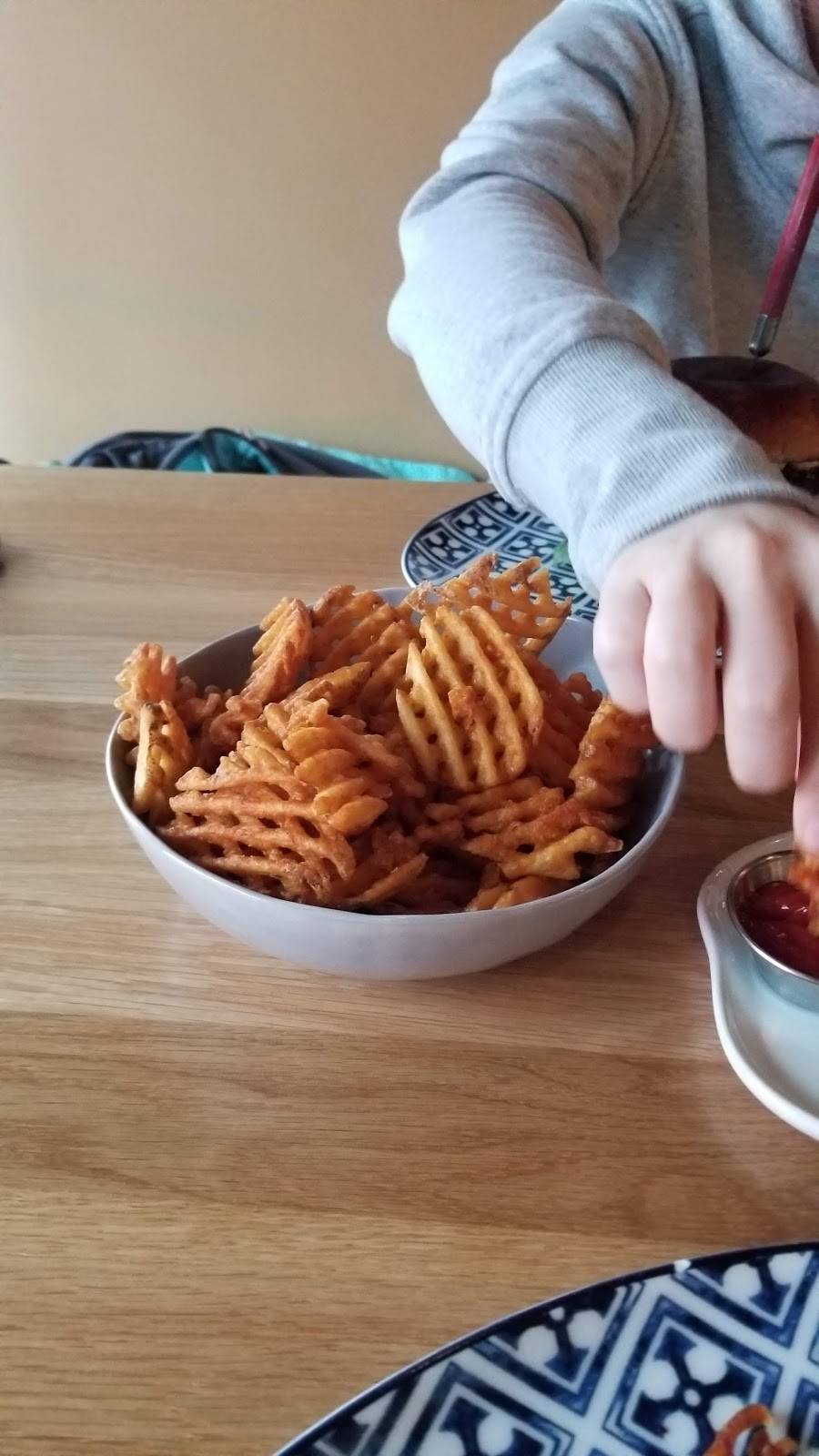 The Meeting Place | restaurant | 3600 Owen Rd, Fenton, MI 48430, USA | 8103548881 OR +1 810-354-8881