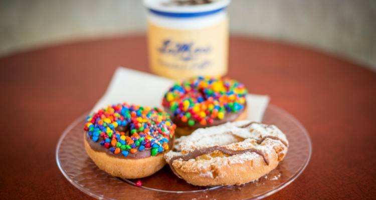 LaMars Donuts and Coffee | bakery | 10001 E Iliff Ave, Aurora, CO 80247, USA | 3037438585 OR +1 303-743-8585