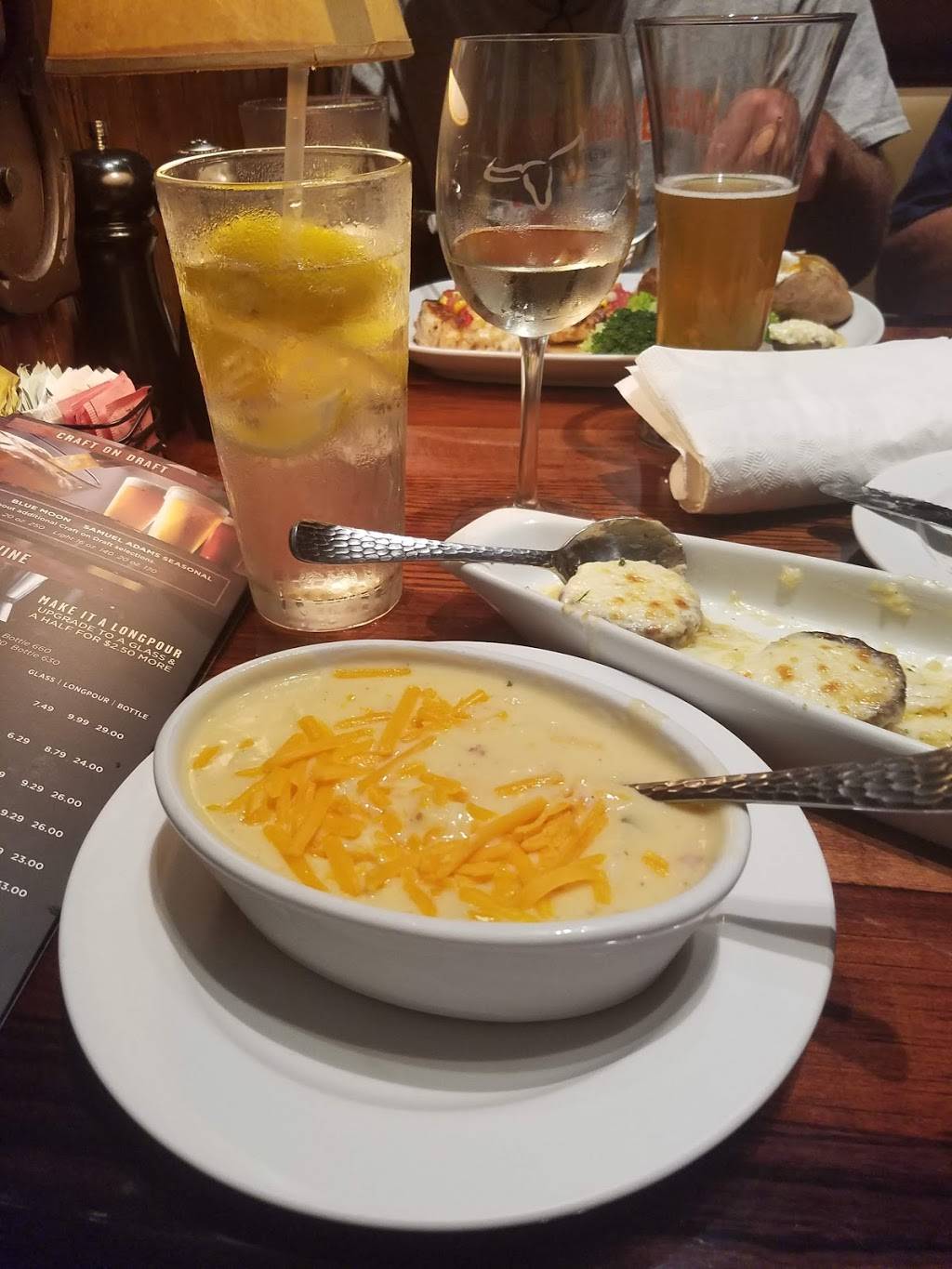 LongHorn Steakhouse | meal takeaway | 121 Crown Pointe Pkwy, Kingsland, GA 31548, USA | 9125762811 OR +1 912-576-2811