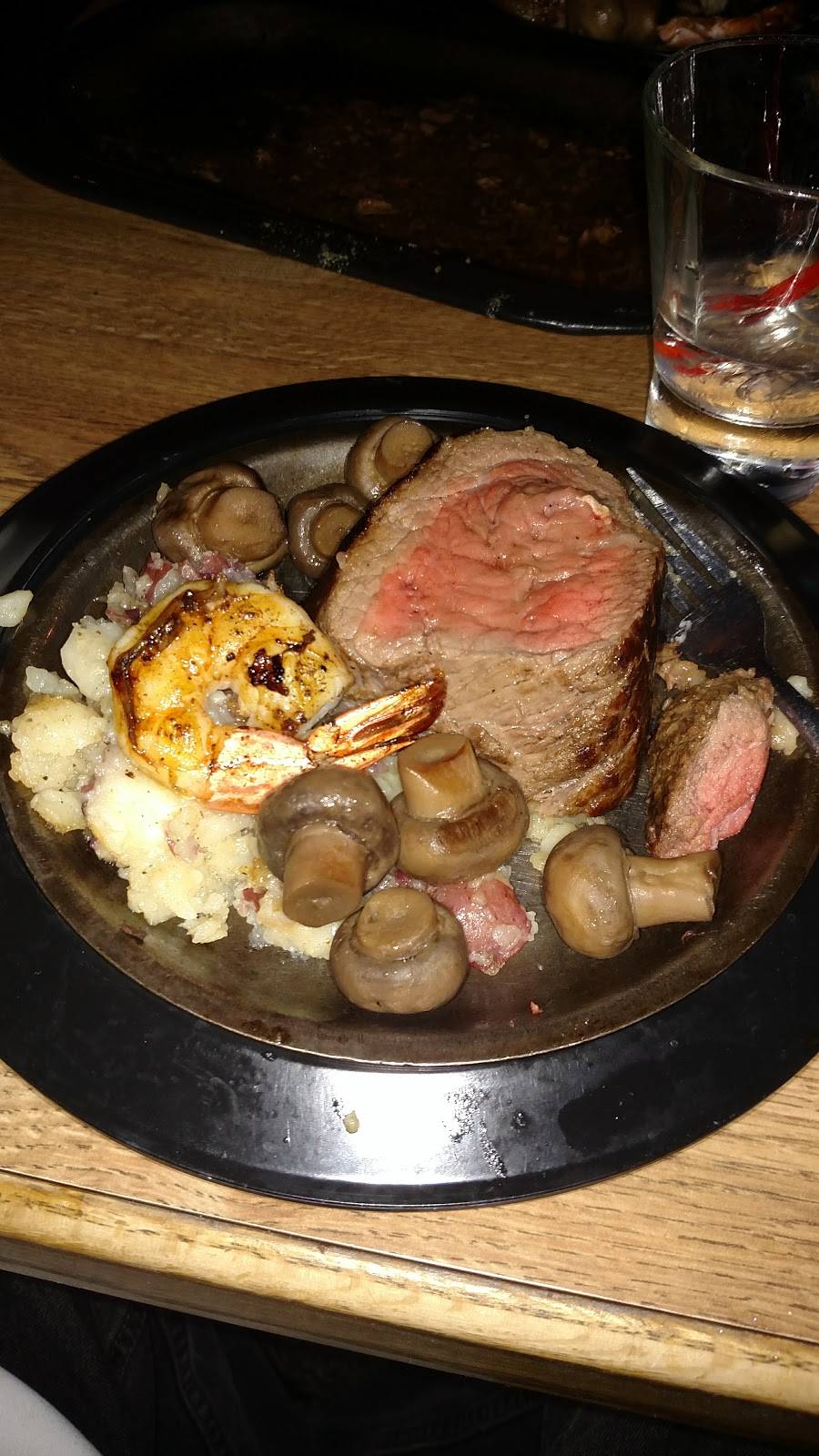 Lindeys Prime Steak House | restaurant | 3600 Snelling Ave N, Arden Hills, MN 55112, USA | 6516339813 OR +1 651-633-9813