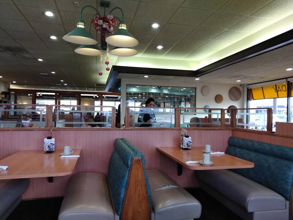 Village Inn | bakery | 1331 N Zaragoza Rd, El Paso, TX 79936, USA | 9155905058 OR +1 915-590-5058