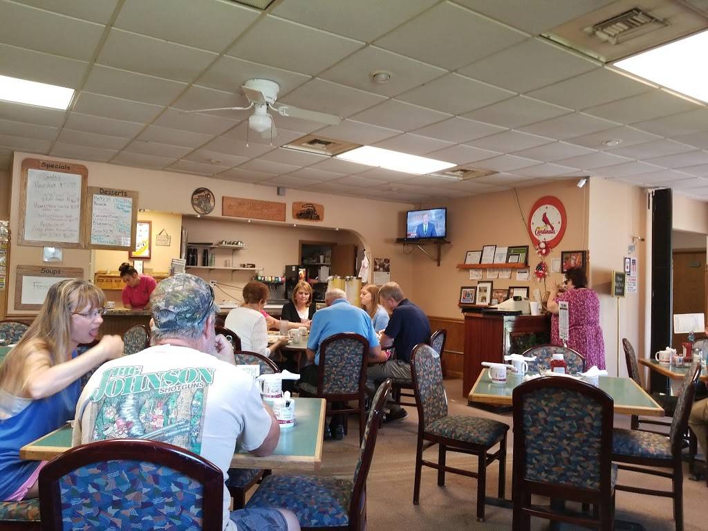 Aviston Family Restaurant/The Veranda Bar | restaurant | 201 Harrison St, Aviston, IL 62216, USA | 6182287272 OR +1 618-228-7272