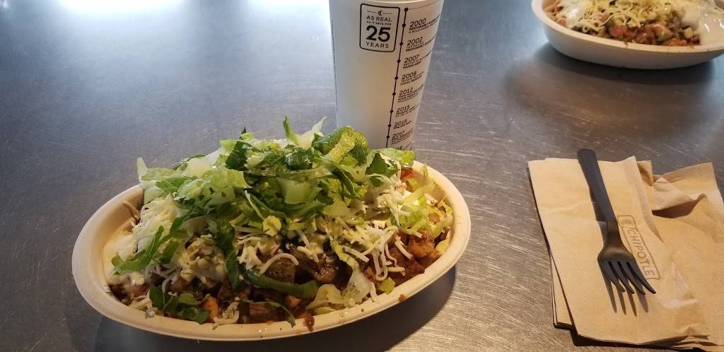 Chipotle Mexican Grill | restaurant | 225 Jamacha Road, El Cajon, CA 92019, USA | 6199382391 OR +1 619-938-2391