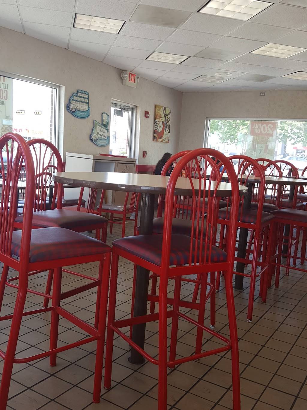 KFC | restaurant | 2801 NE Green Oaks Blvd, Grand Prairie, TX 75050, USA | 8176497617 OR +1 817-649-7617