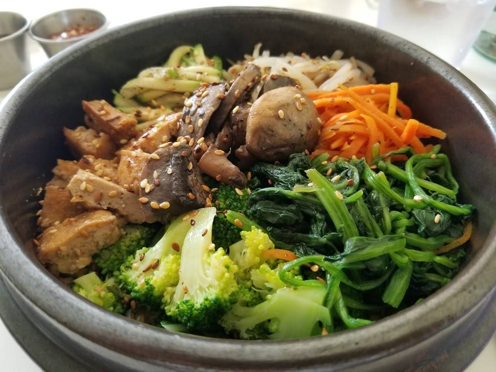 Alice & Friends Vegan Kitchen | restaurant | 5812 N Broadway, Chicago, IL 60660, USA | 7732758797 OR +1 773-275-8797