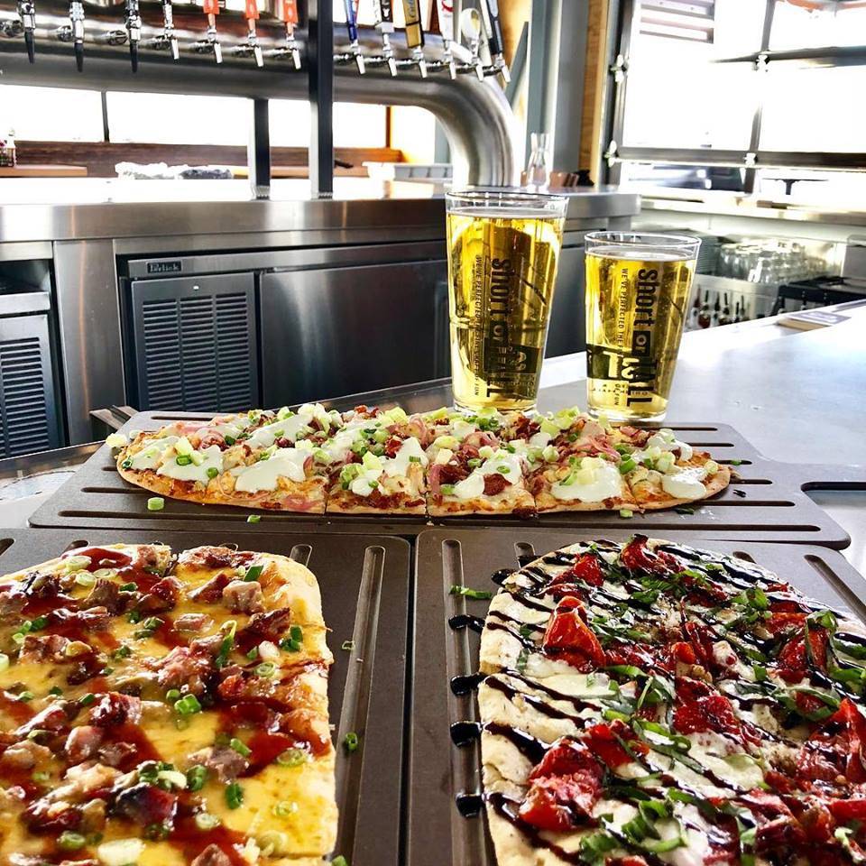 Short or Tall Eatery & Drink Hall | restaurant | 21050 135th Ave N, Rogers, MN 55374, USA | 7632083710 OR +1 763-208-3710