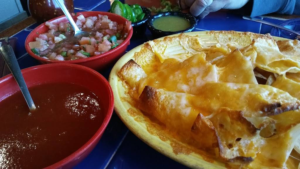 Fernandos | restaurant | 380 N 114th St, Omaha, NE 68154, USA | 4023305707 OR +1 402-330-5707