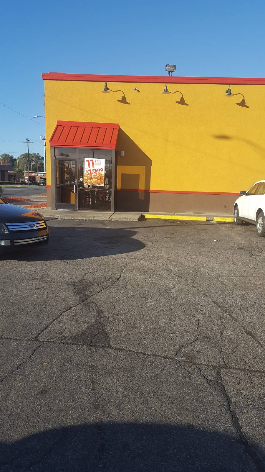 Popeyes Louisiana Kitchen | restaurant | 16900 Meyers Rd, Detroit, MI 48235, USA | 3133412600 OR +1 313-341-2600