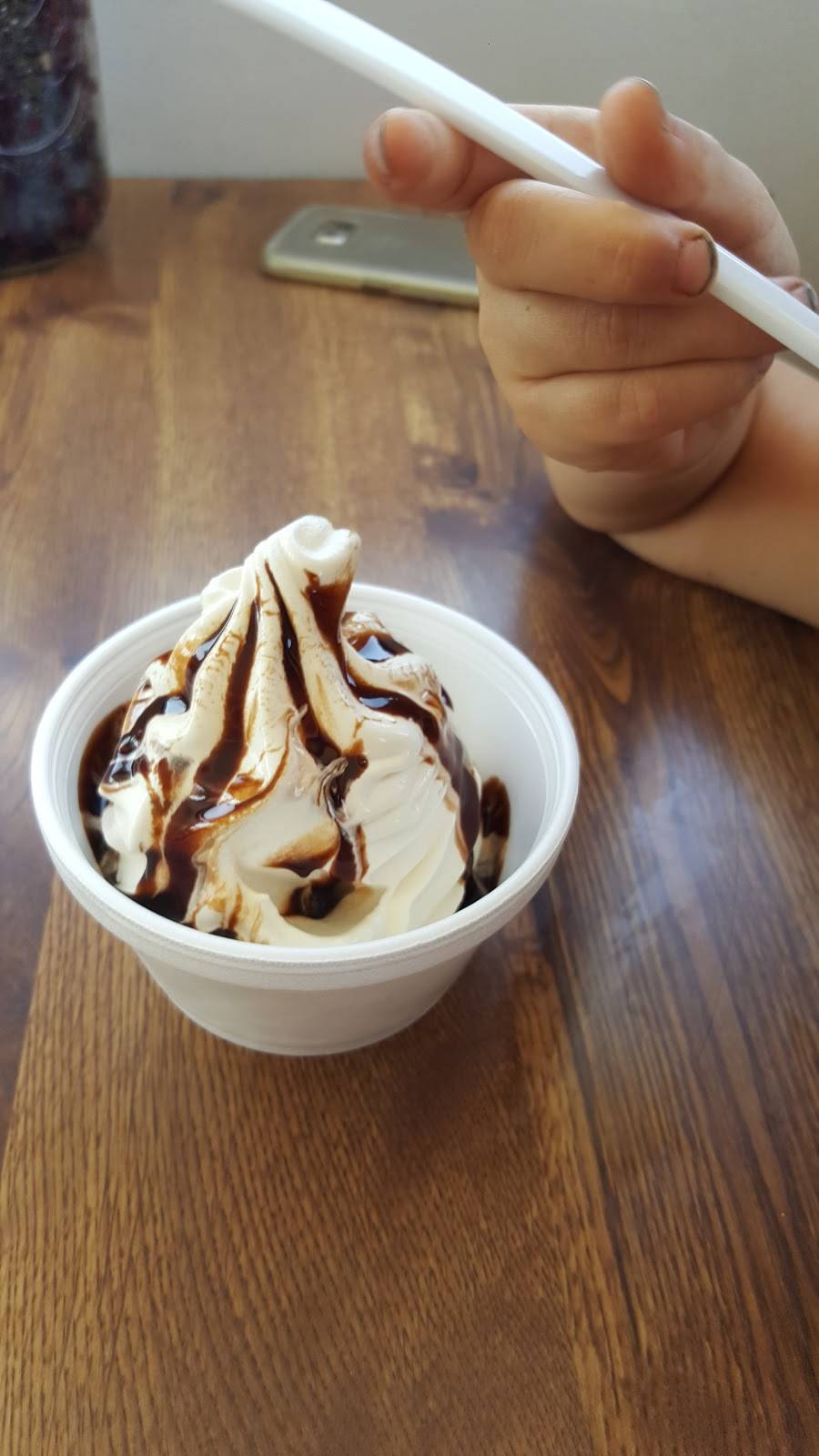 Elmers Drive-In | restaurant | 1112 Cecil Ave, Delano, CA 93215, USA | 6617258736 OR +1 661-725-8736