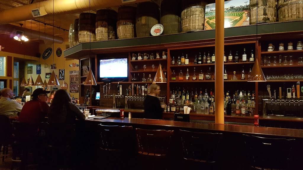 Ale House | restaurant | 33 Main St, Amesbury, MA 01913, USA | 9783881950 OR +1 978-388-1950