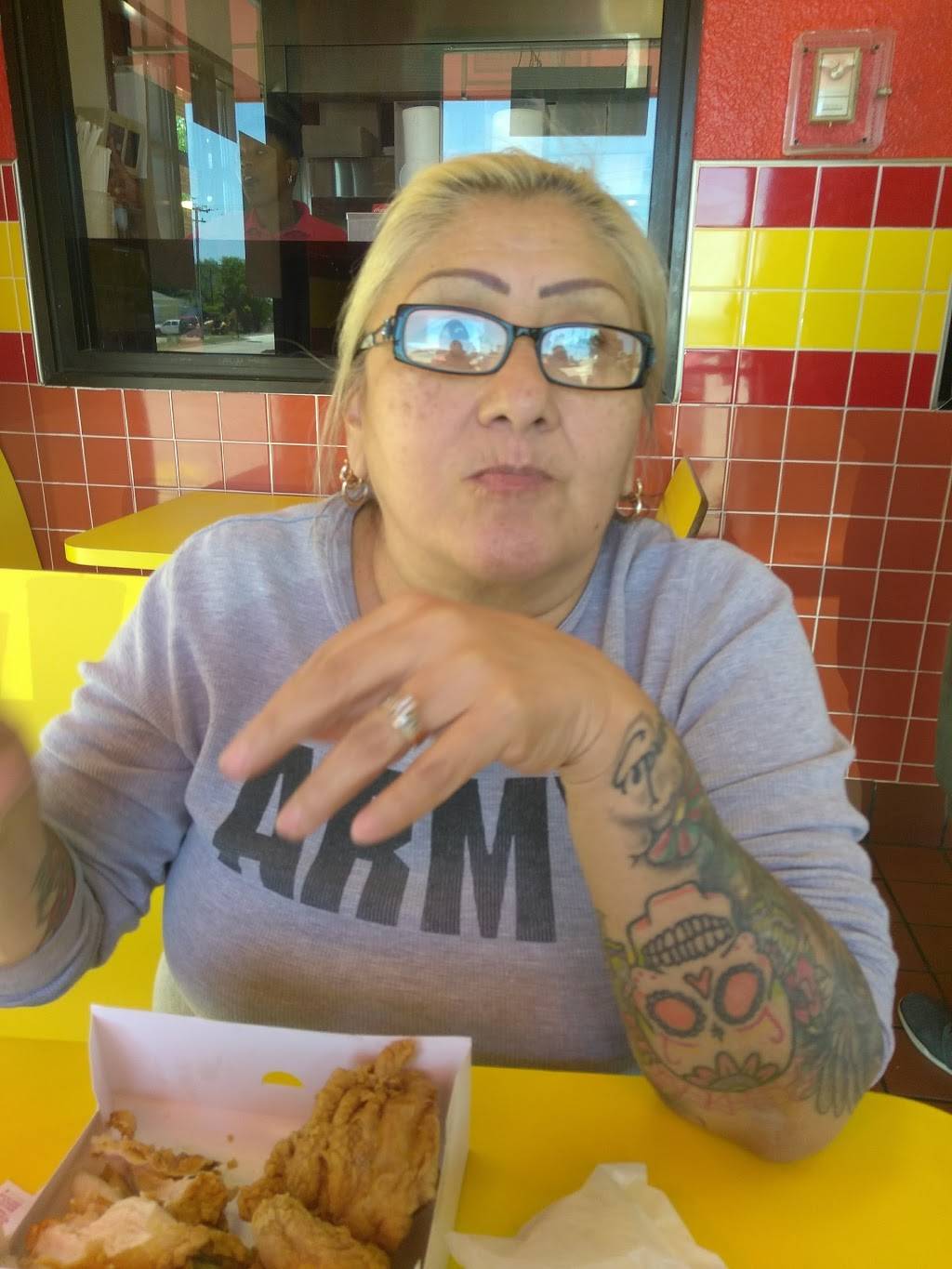 Williams Fried Chicken | restaurant | 4243 S Westmoreland Rd, Dallas, TX 75233, USA | 2143304228 OR +1 214-330-4228