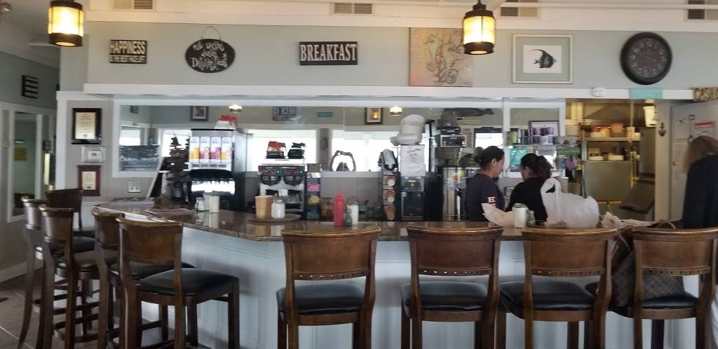 Sissys At the Harbor | restaurant | 8 Simon Lake Dr, Atlantic Highlands, NJ 07716, USA | 7322912218 OR +1 732-291-2218