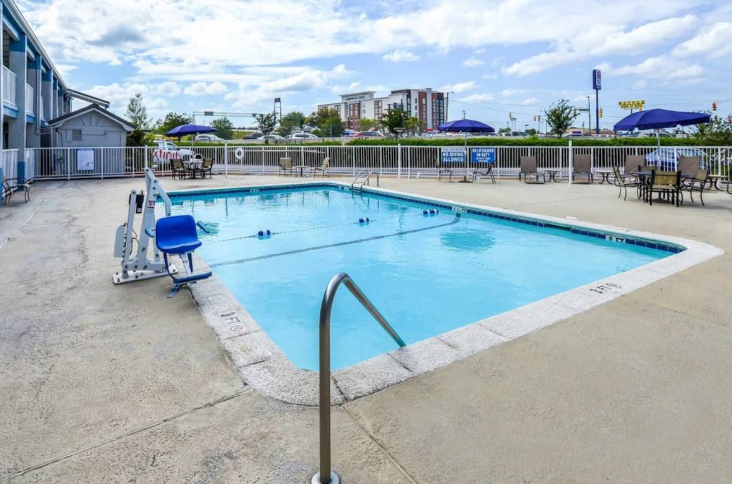 Rodeway Inn | restaurant | 2311 Ashley Phosphate Rd, North Charleston, SC 29406, USA | 8435722228 OR +1 843-572-2228