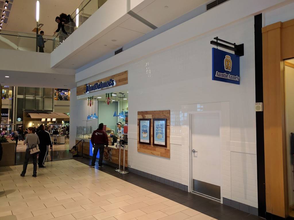 Auntie Annes | cafe | 2200 Eastridge Mall Dr space 1096, San Jose, CA 95122, USA | 4085310357 OR +1 408-531-0357