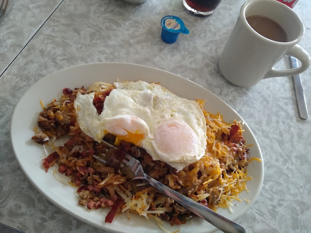 Chillo Ice Cream & Eats | restaurant | 542 2nd St, Traer, IA 50675, USA | 3194780014 OR +1 319-478-0014