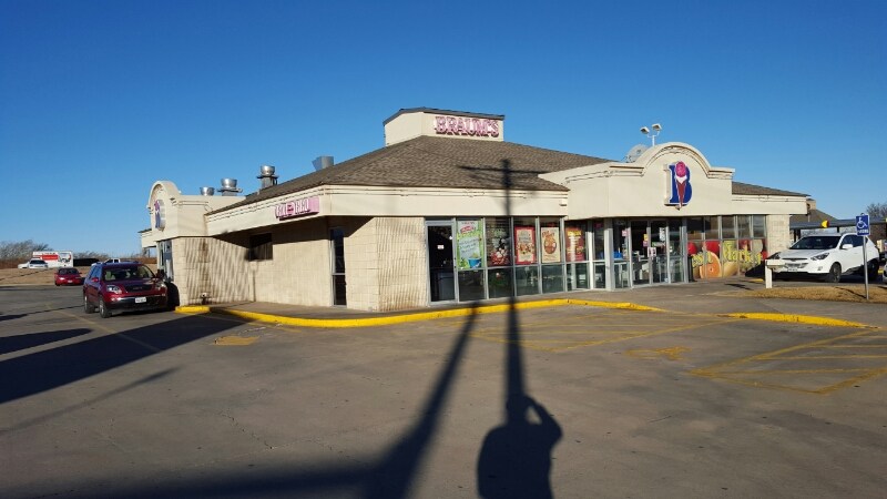 Braums Ice Cream & Dairy Store | restaurant | 300 S Cedar St, Borger, TX 79007, USA | 8062746575 OR +1 806-274-6575
