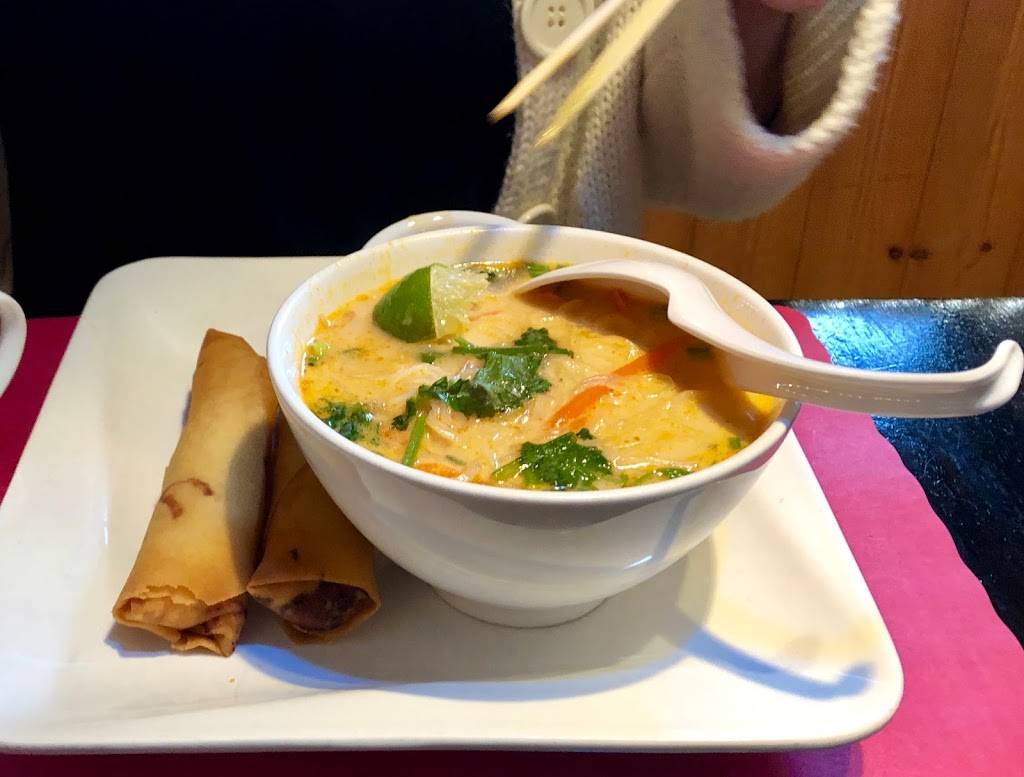 Noodles 102 | restaurant | 102 Ives St, Providence, RI 02906, USA | 4013835004 OR +1 401-383-5004