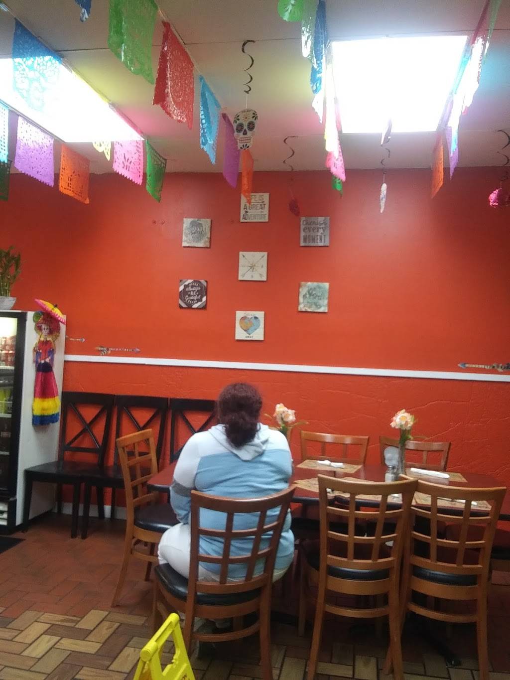 Raydee Magoos | restaurant | 408 W 37th Ave, Hobart, IN 46342, USA | 2199639705 OR +1 219-963-9705