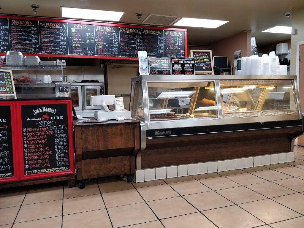 Pete’s BBQ & Burgers | restaurant | 977 Main St, Ramona, CA 92065, USA | 7607890584 OR +1 760-789-0584