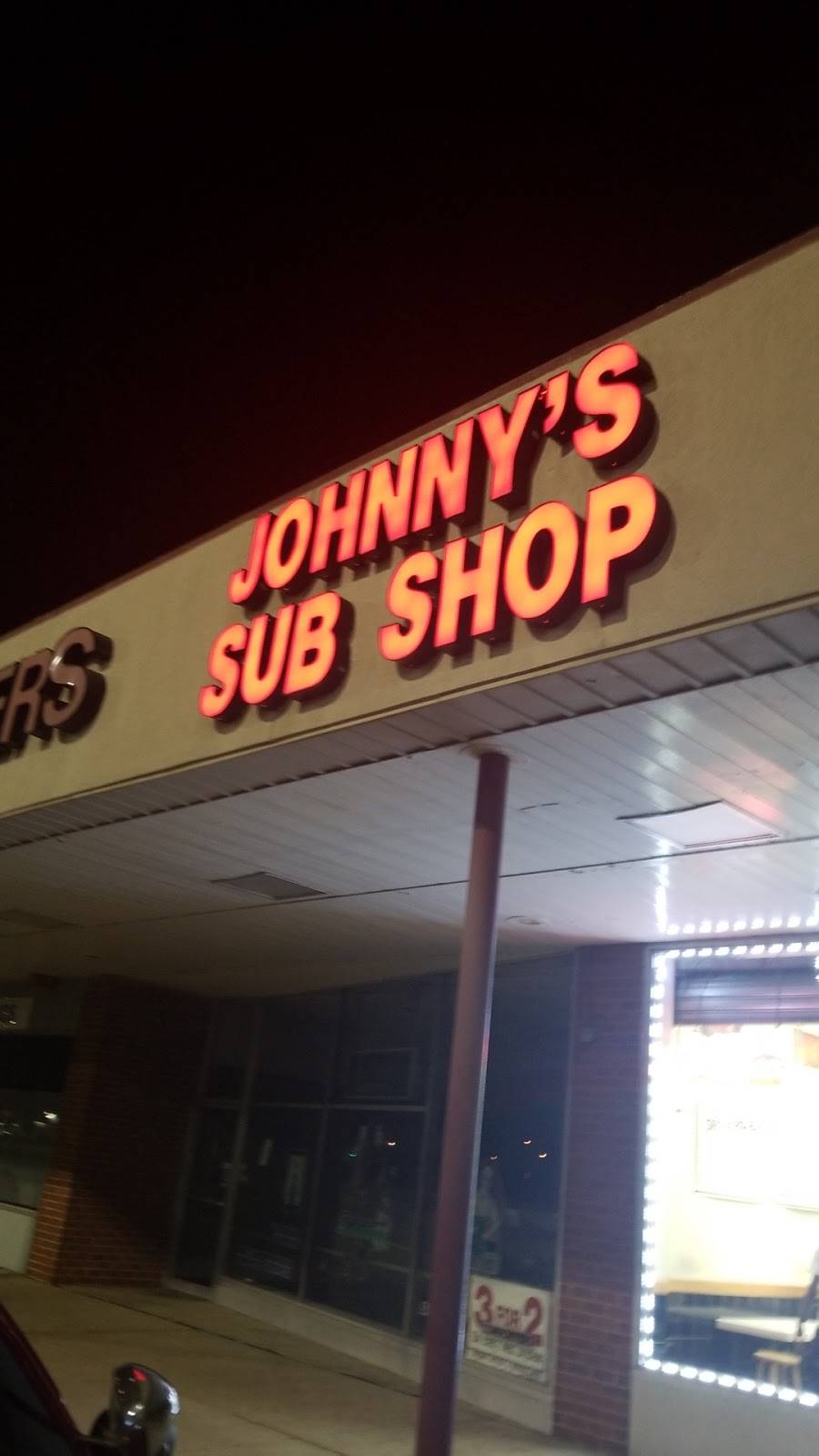 Johnnys Sub Shop | meal takeaway | 6427 Marlboro Pike, District Heights, MD 20747, USA | 3014206200 OR +1 301-420-6200