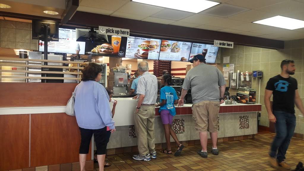 McDonalds | cafe | 2404 US-22, Union, NJ 07083, USA | 9086889066 OR +1 908-688-9066