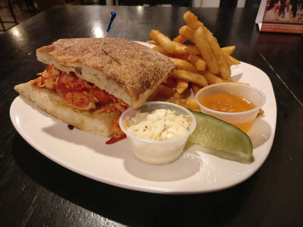 Off the Hook Bar & Grill | restaurant | 170 Ferry Blvd, Stratford, CT 06615, USA | 2036901777 OR +1 203-690-1777