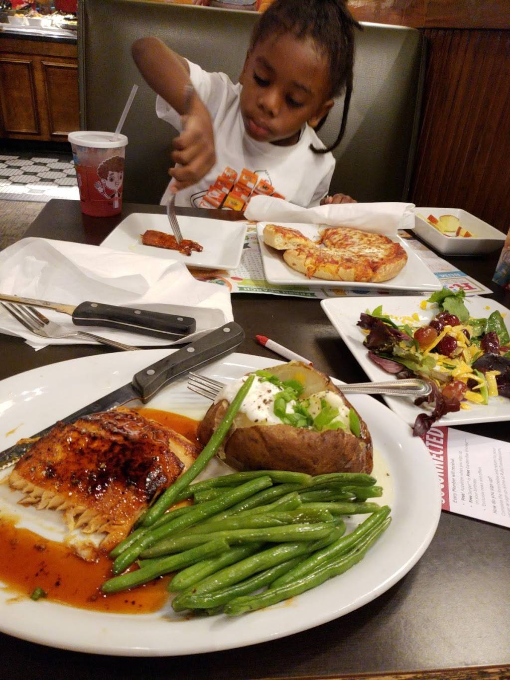 Ruby Tuesday | restaurant | 8811 Greenbelt Rd, Greenbelt, MD 20770, USA | 3015520100 OR +1 301-552-0100