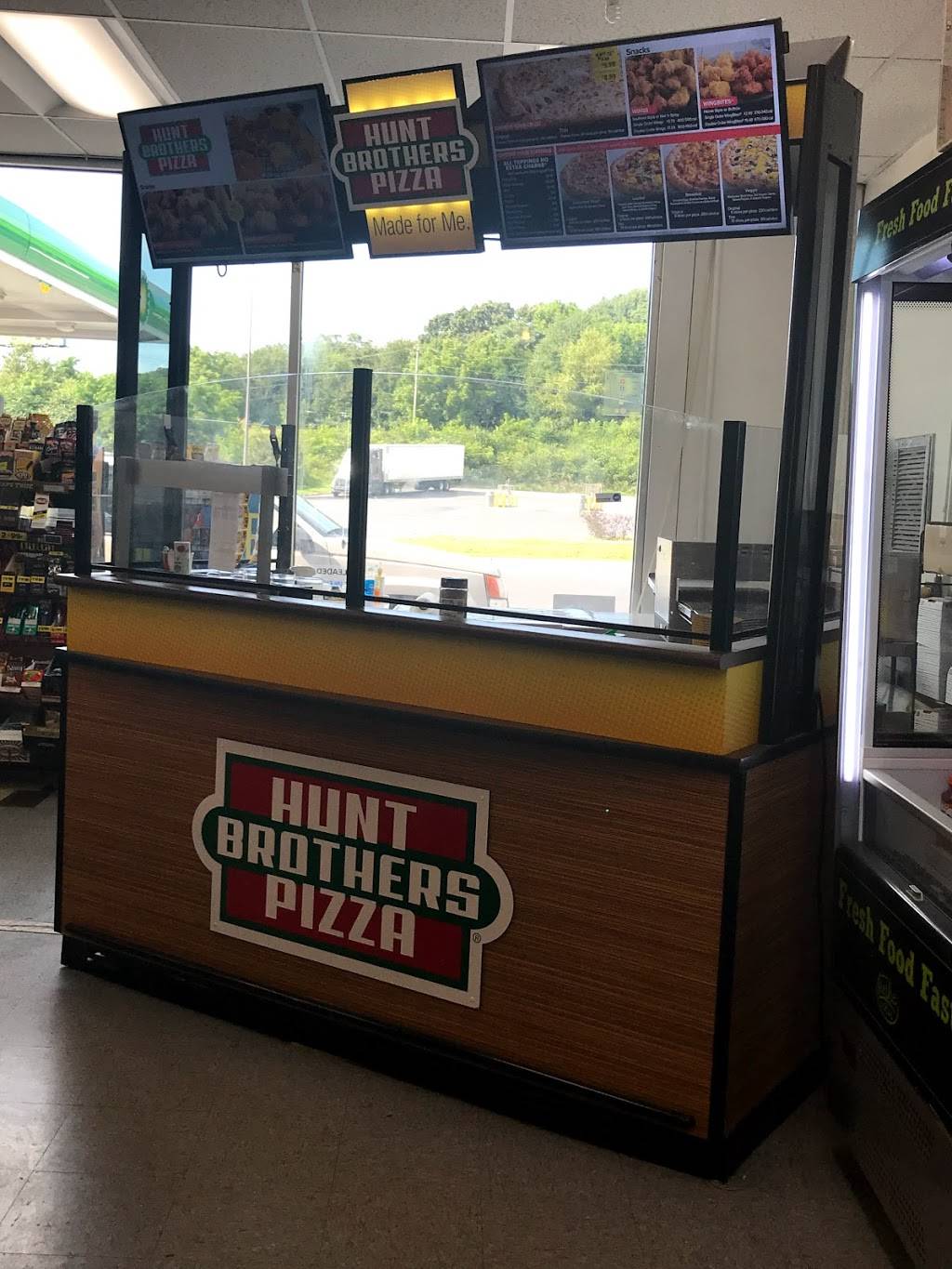 Hunt Brothers Pizza | meal takeaway | Raphine, VA 24472, USA | 5403776363 OR +1 540-377-6363