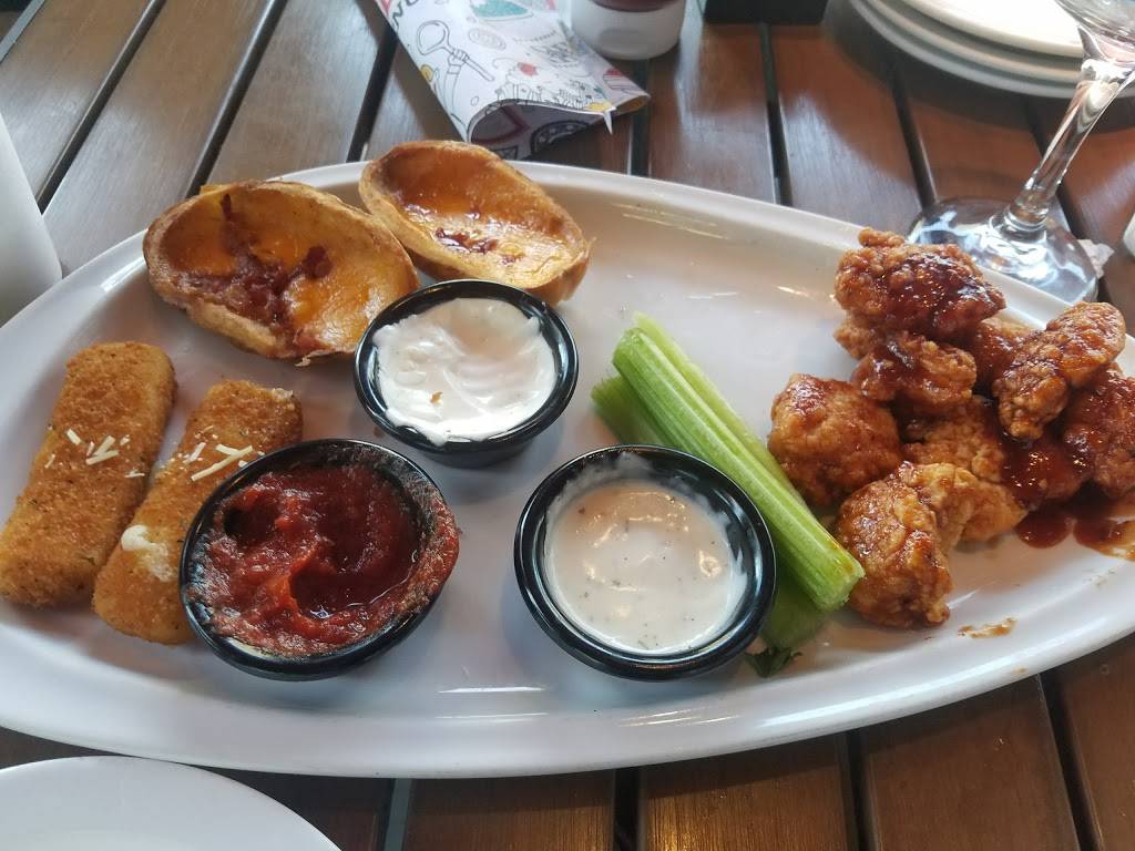 TGI Fridays | restaurant | 2000 Evans Rd, Melbourne, FL 32904, USA | 3217238443 OR +1 321-723-8443