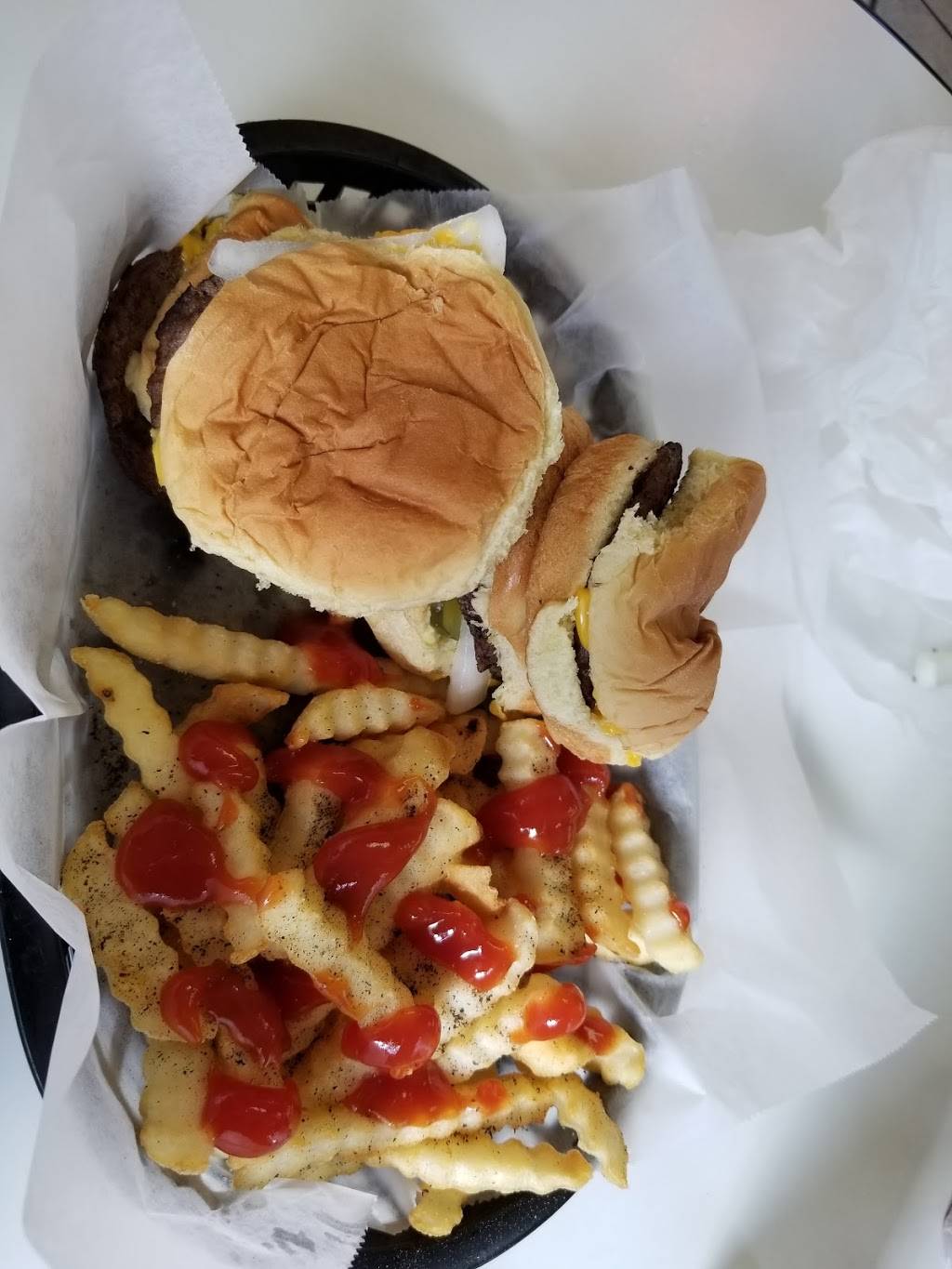 Mini Corral | restaurant | 1500 Main St, Alton, IL 62002, USA | 6184620400 OR +1 618-462-0400