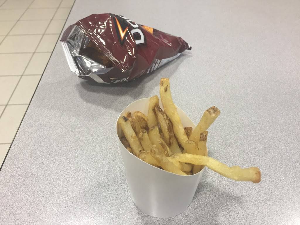 Chartwell servery | restaurant | 8699 McLeod Rd, Niagara Falls, ON L2H 3K1, Canada | 8447536321 OR +1 844-753-6321