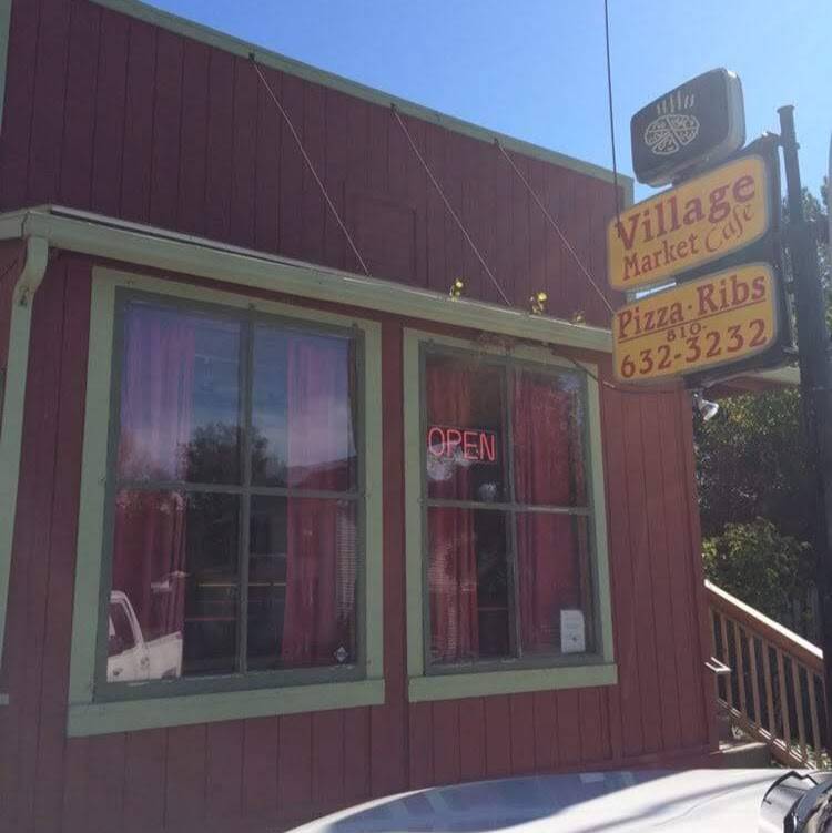 Village Pizza & Pasties | restaurant | 3620 Avon St, Hartland, MI 48353, USA | 8106323232 OR +1 810-632-3232