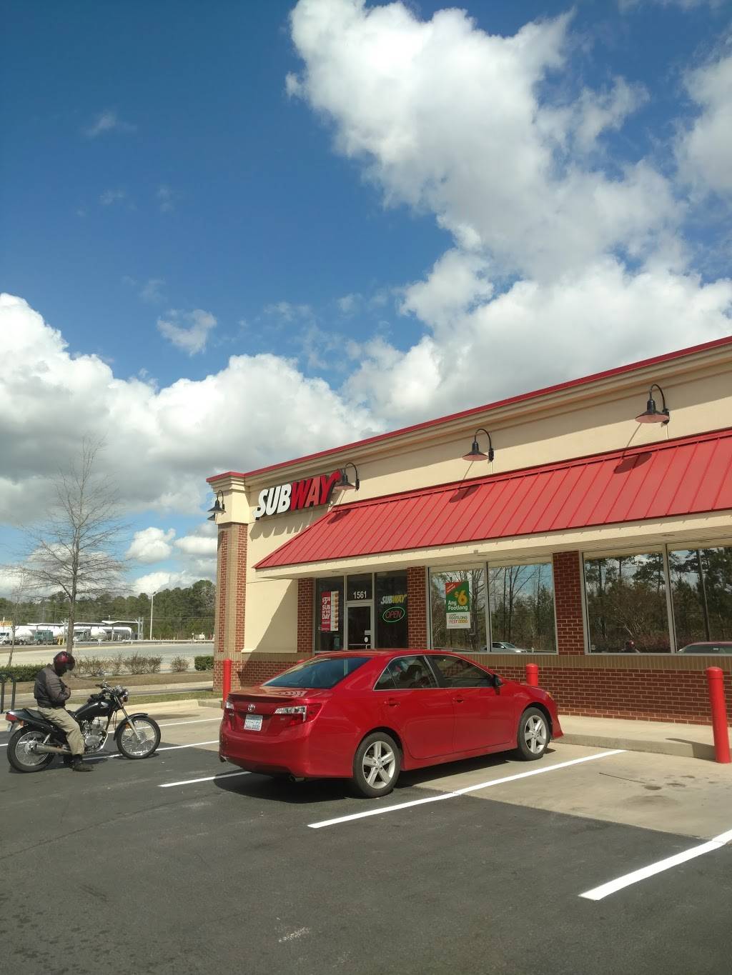 Subway | restaurant | 1561 E Williams St, Apex, NC 27539, USA | 9193677785 OR +1 919-367-7785