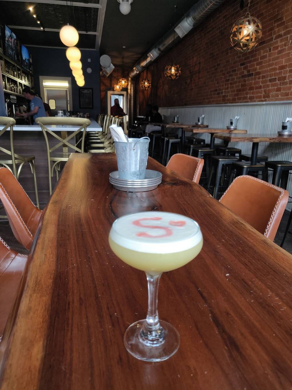 The Earl | restaurant | 109 E Market St, New Albany, IN 47150, USA | 8125902611 OR +1 812-590-2611