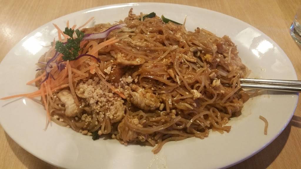 Viman Thai Cuisine | restaurant | 500 E MacDade Boulevard, Folsom, PA 19033, USA | 4844940525 OR +1 484-494-0525
