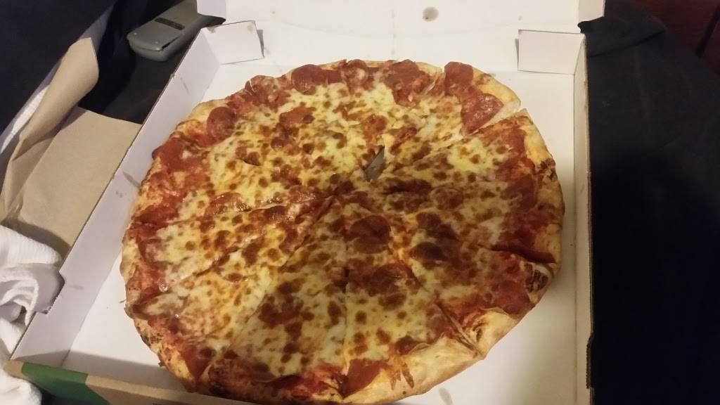 Toarminas Pizza | restaurant | 3863, 27630 W Seven Mile Rd, Livonia, MI 48152, USA | 2487774500 OR +1 248-777-4500