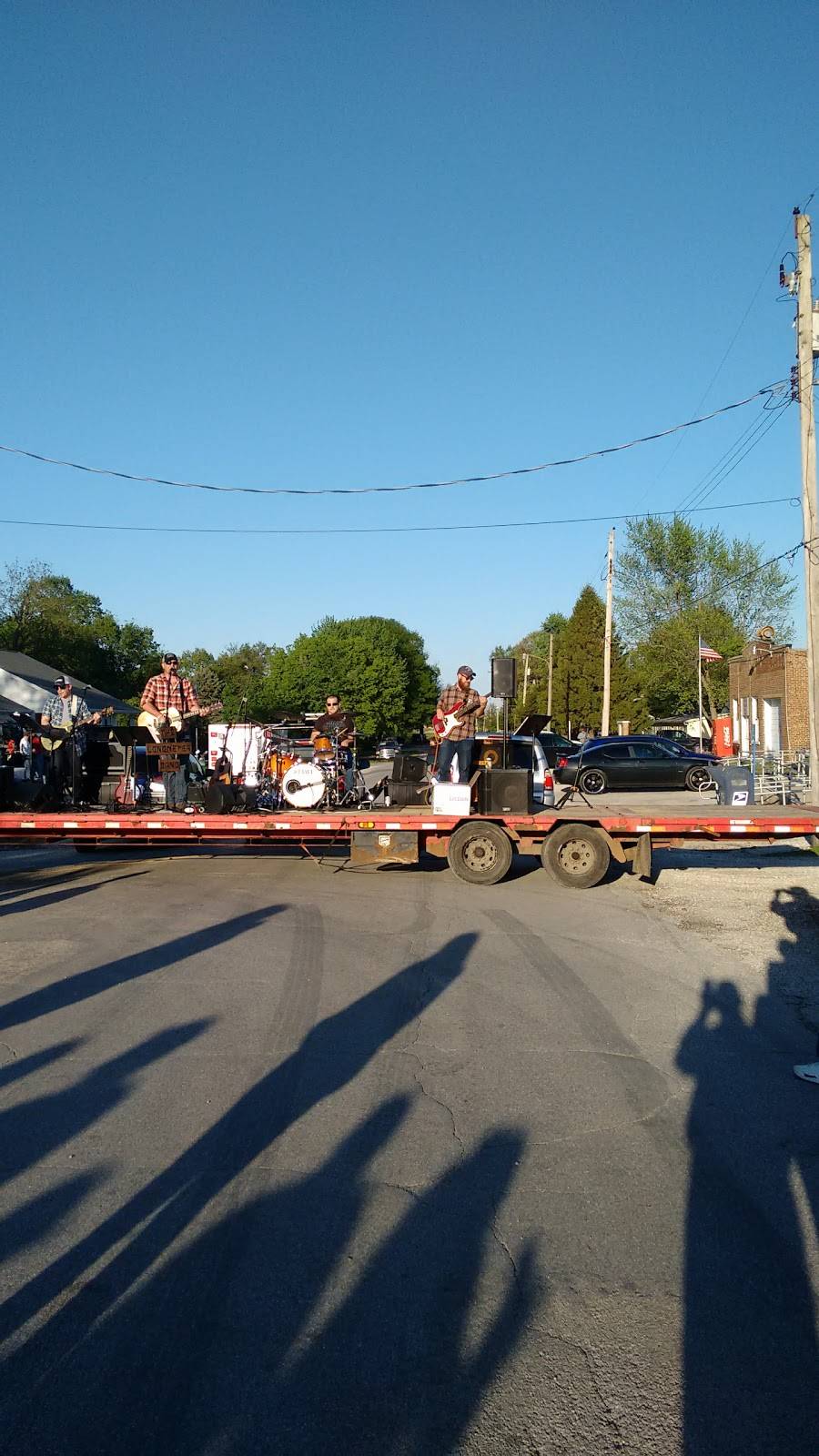 Pudocks Hideout - Bar & Grill | restaurant | 207 E Main St, Thayer, IL 62689, USA | 2179652273 OR +1 217-965-2273