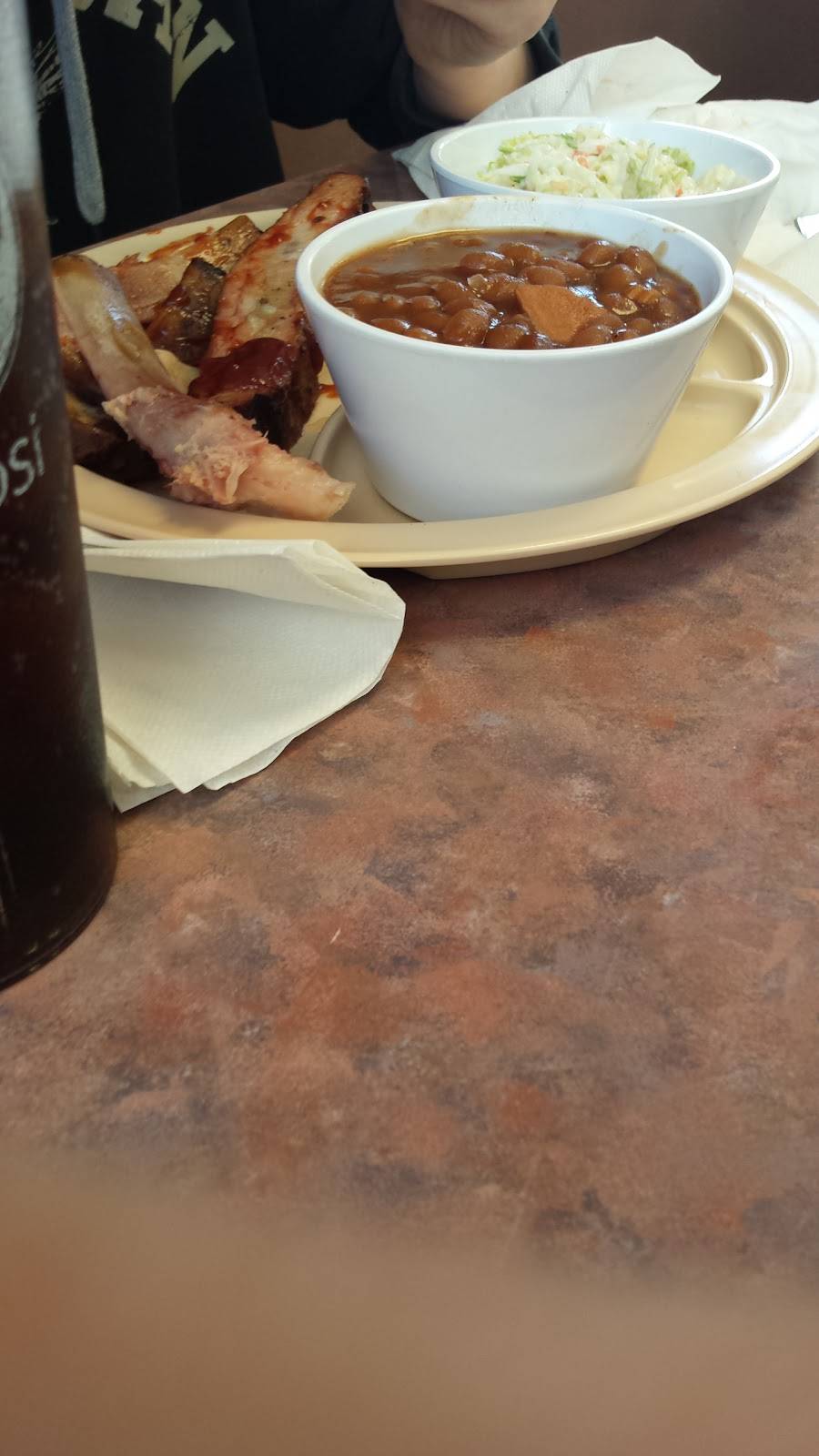 Chucks BBQ | restaurant | 1420 S Park Ave, Herrin, IL 62948, USA | 6189886566 OR +1 618-988-6566