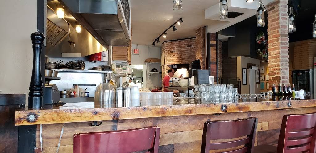 Molinaris | restaurant | 789 Adams St, Dorchester, MA 02124, USA | 6178251700 OR +1 617-825-1700