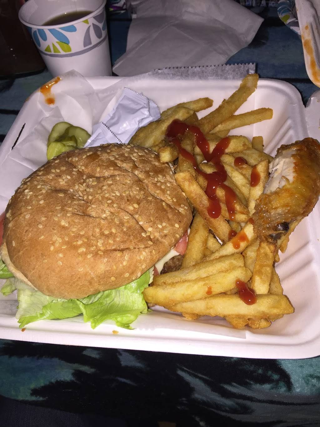 vivaldis pizzeria | restaurant | 325 Stockbridge Rd #4, Great Barrington, MA 01230, USA | 4135289000 OR +1 413-528-9000