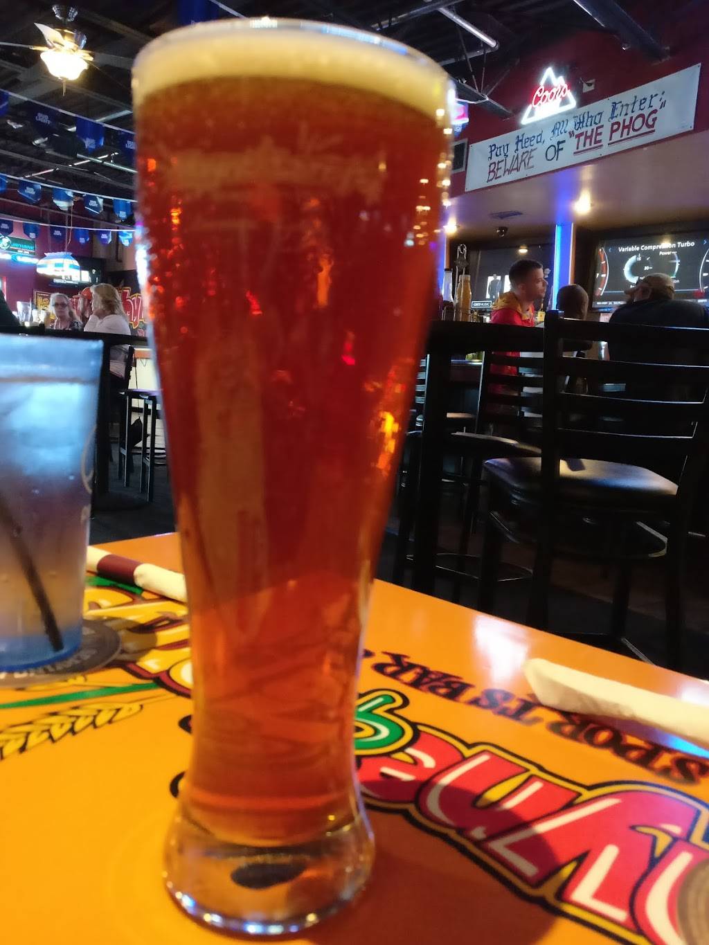 Wayne & Larrys Sports Bar & Grill | restaurant | 933 Iowa St, Lawrence, KS 66044, USA | 7858567170 OR +1 785-856-7170